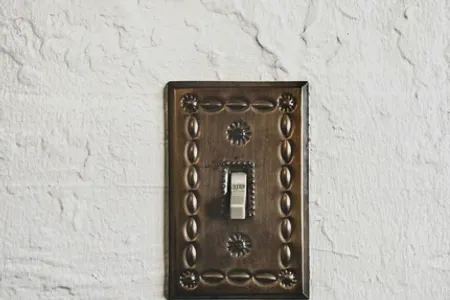 Smart Switch vs. Traditional Switch