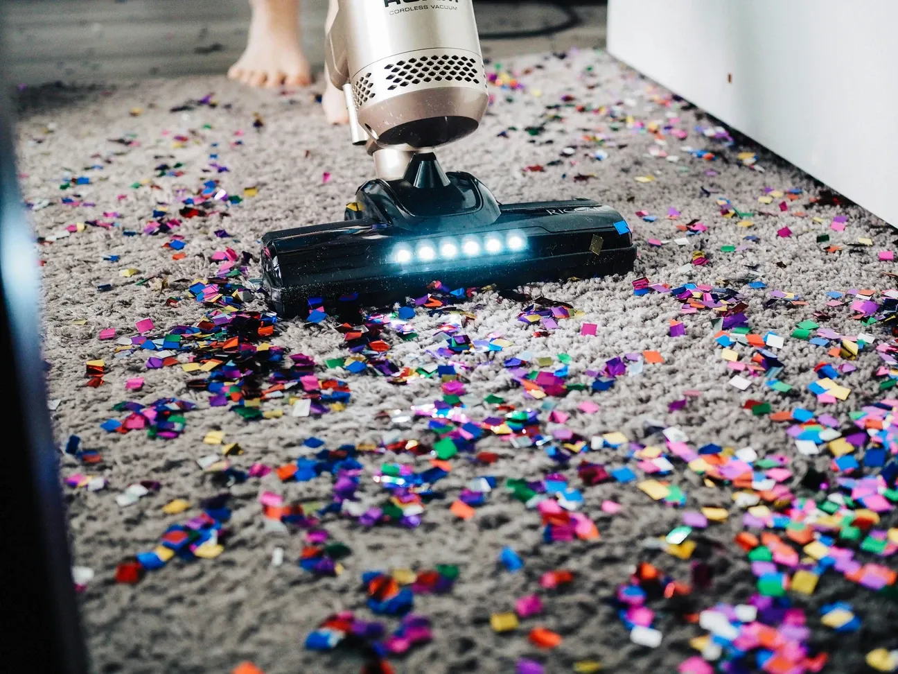 Robot Vacuums vs Traditional Vacuums: Which is for You?