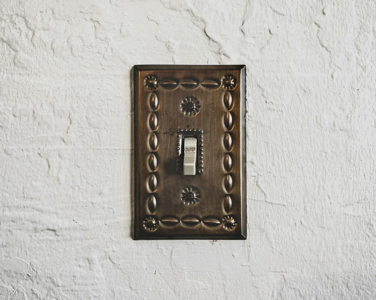 Smart Switch vs. Traditional Switch